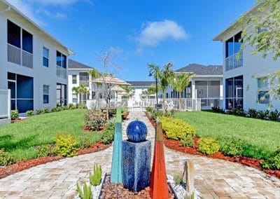 The Oaks On Henry walkways