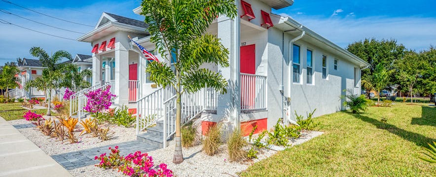 Del Boca Vista 380 East henry st